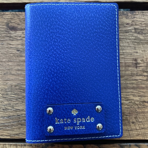 LAST ONE! RARE! Kate Spade Passport Holder in GIFT BOX! NWT! - Picture 4 of 12